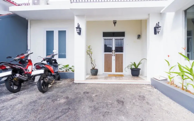 OYO 2975 House Of Mahira Syariah