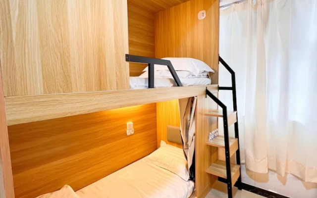 Waveflo Hostel