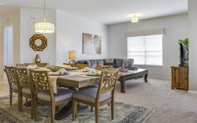 Penthouse Utopia 3 Bedroom Condo by RedAwning