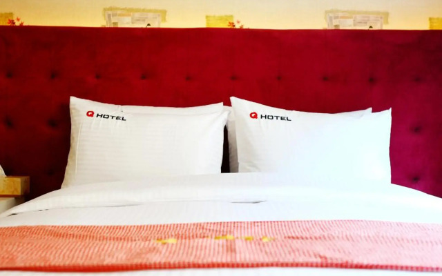 Q Hotel