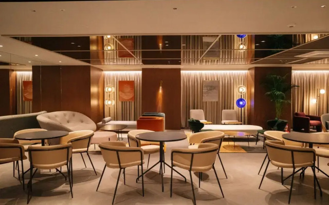 The Connoisseur Residence Hotel