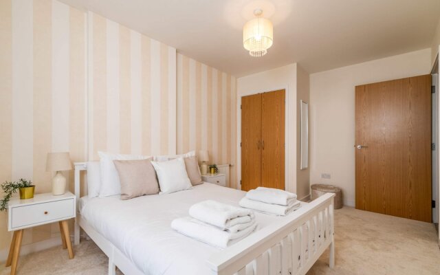 Modern Comfort: Stratford 3BR Duplex