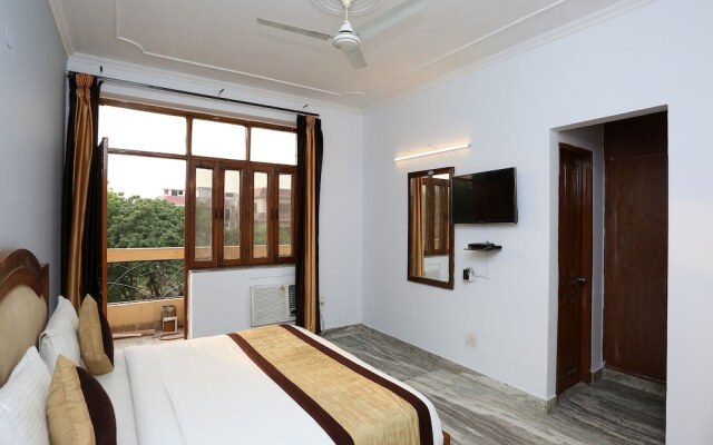 OYO 13843 Moonlight Residency
