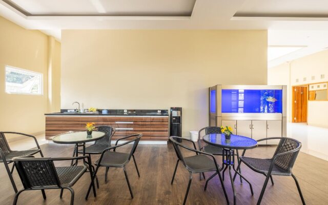 OYO Flagship 1308 Darmo Residence