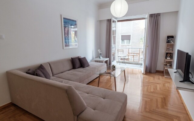 Comfortable 2BD apartment next to Megaro