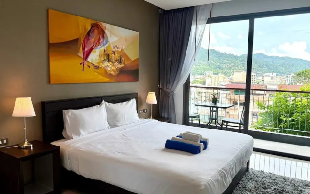 Emerald 307 - Studio With Balcony and Shared Pool