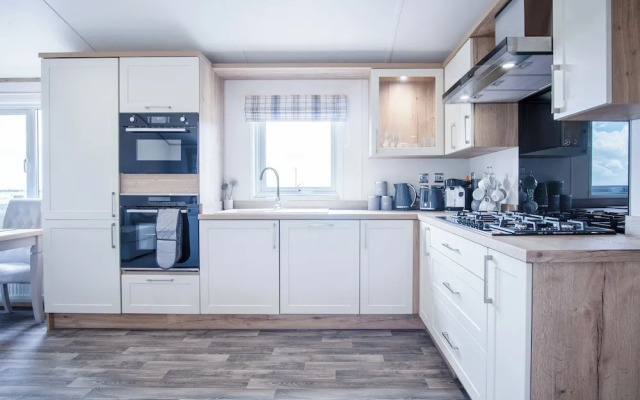 Oakland Lodge - 2 Bedroom Lodge - Wisemans Bridge