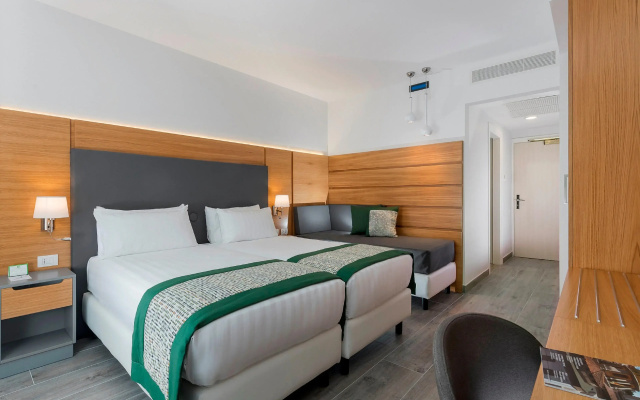 Holiday Inn Naples by IHG