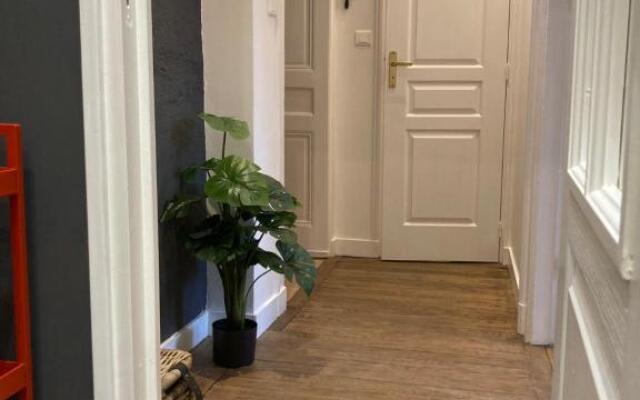 Studio standing, hyper centre, très calme