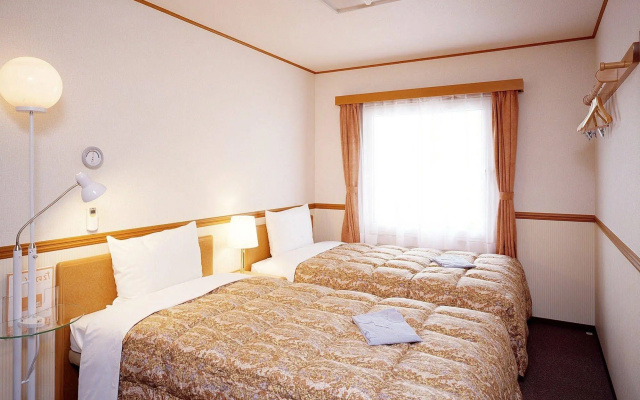 Toyoko Inn Tokyo Yamanote Line Otsuka Station Kita 2 – Guest Rooms – Tokyo