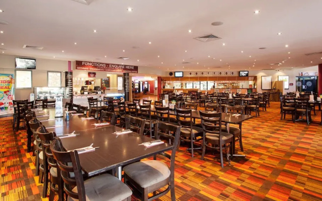 Nightcap at Balaclava Hotel