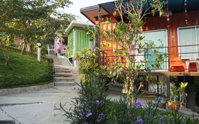 Hi Cube Resort at Suanphung