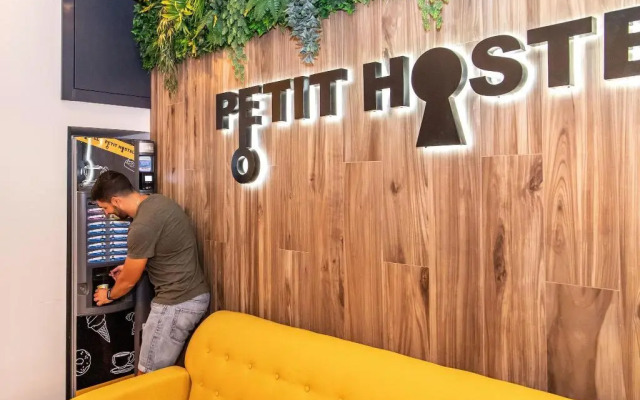 Petit Hostel La Latina - Adults Only