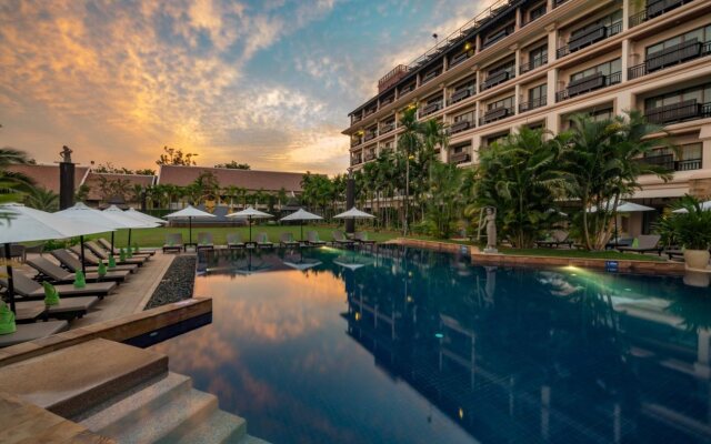 Angkor Miracle Reflection Club