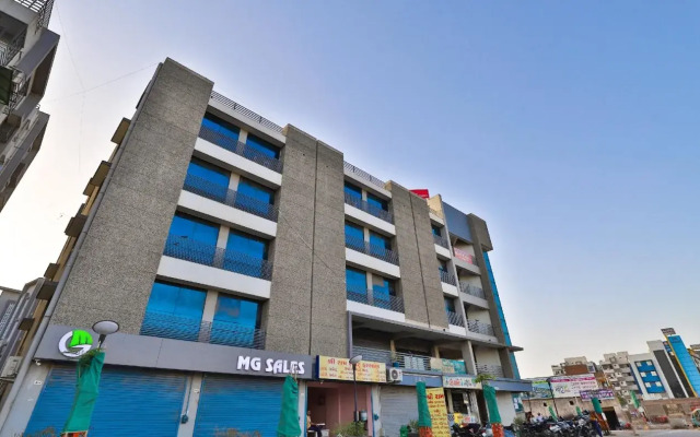 Maahi Palace By OYO Rooms