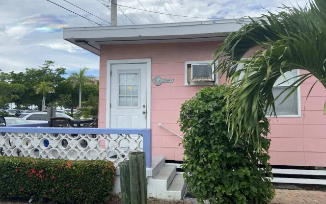 Holiday Court 01 - Surfside