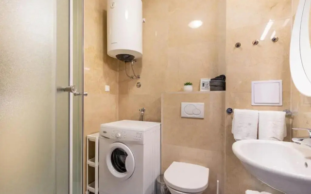 SeaEsta apartment Pool and Beach