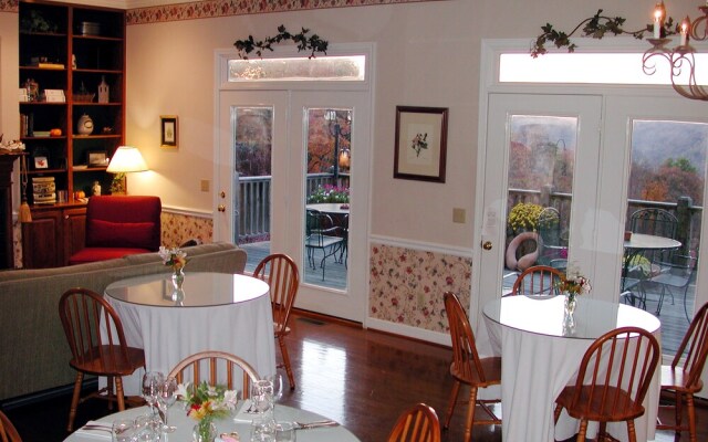 Garden Inn Bed & Breakfast at Bee Rock