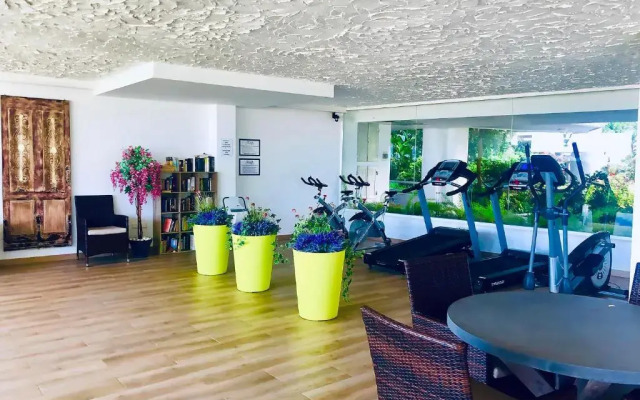 Parque Miraflores Nr. 218. Tennis & South-west seawiew