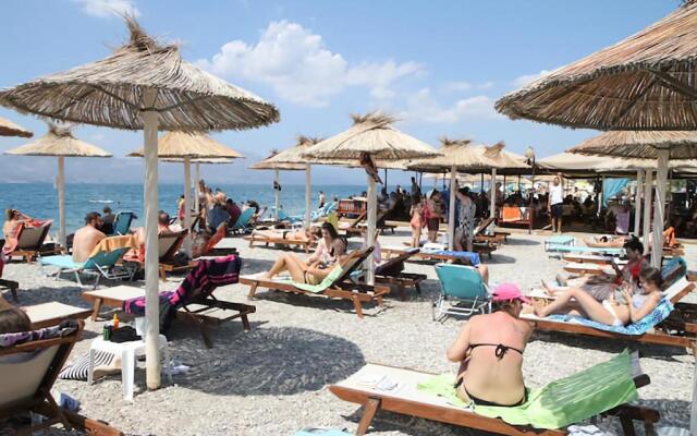 Bright apartment in Nea Palatia • Oropos