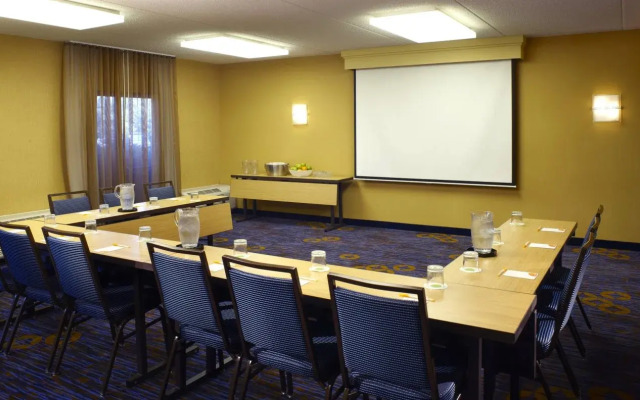 Courtyard Chicago Waukegan Gurnee