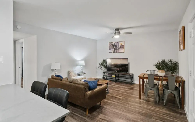 Stylish 2BR Near UT Highland Evonify