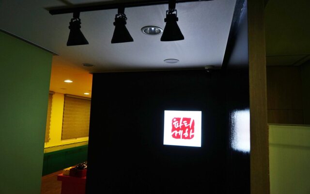 Party Guesthouse - Hostel