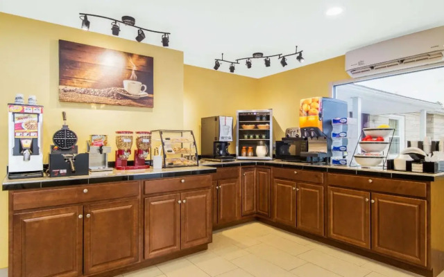 Knights Inn and Suites Salem