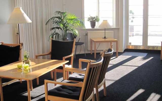 Sixtus Sinatur Hotel og Konference