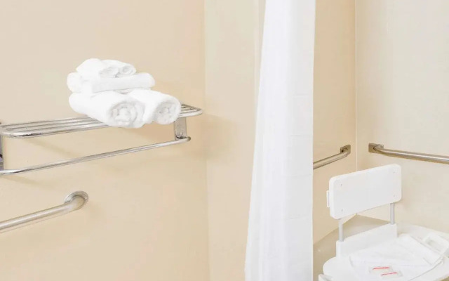 Coastal Inn & Suites - Wilmington, NC