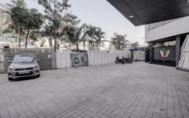 Hotel RR Suites - Near LODHA Xperia Mall