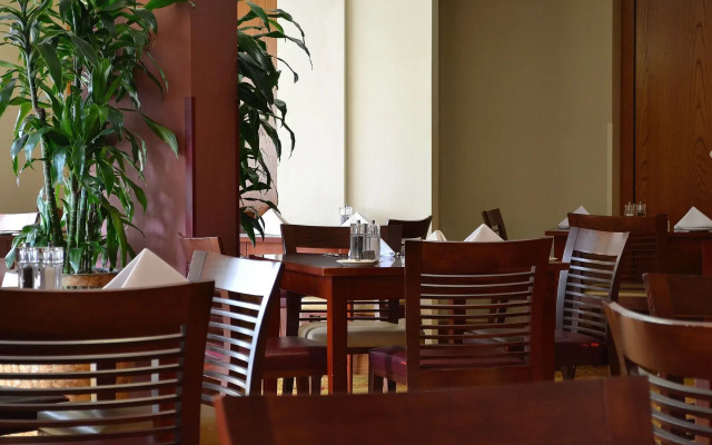 Holiday Inn Northampton by IHG