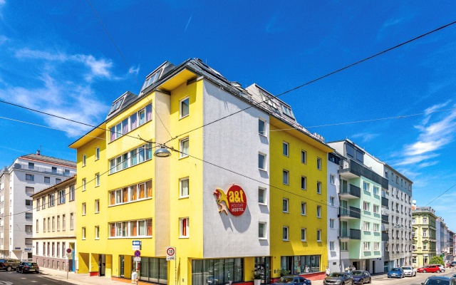 A&T Hotel & Hostel