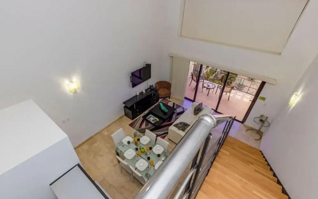 2BR Duplex Palmaruba Condos w Great Location