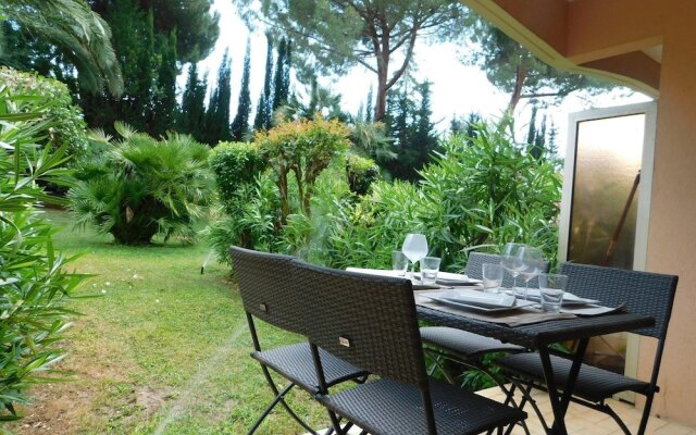 T1, Central Park, climatisation, piscine, parking privé