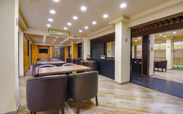 OYO 9721 Hotel SR Rooms
