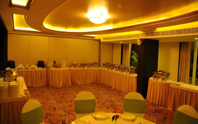 Royal Reve Hotel