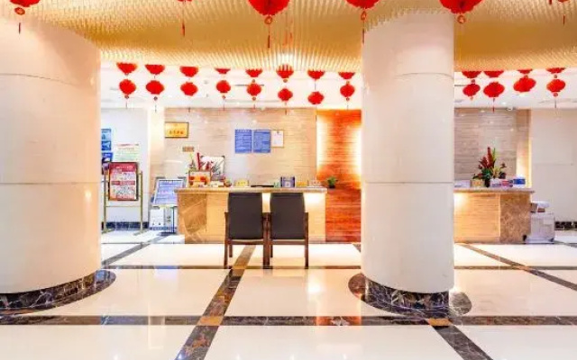 Manzhou International Hotel (Xishui Danxia World Branch)