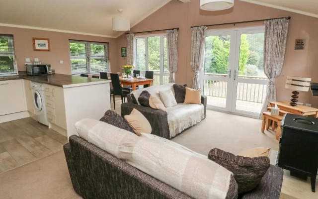 1 Hornbeam Lodge