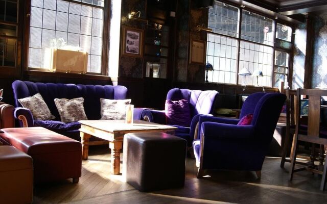The Walrus Bar and Hostel