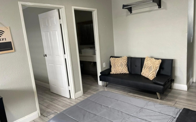 Cabana Inn & Suites