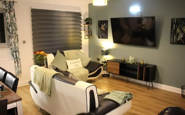 Bramblemead 5 bed House in Manchester Leigh