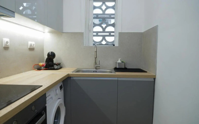 Modern studio apartment very close to city centre