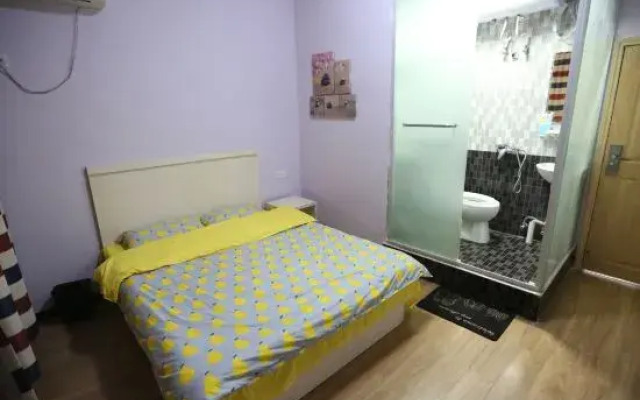 Nanchang Light Blue Homestay (Shuanggang Subway Station Branch)