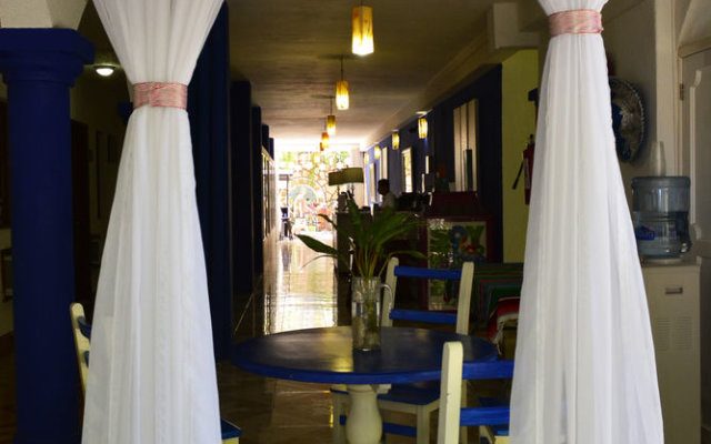 Hotel Maya Azul