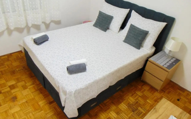 Apartments with a parking space Omis - 5988