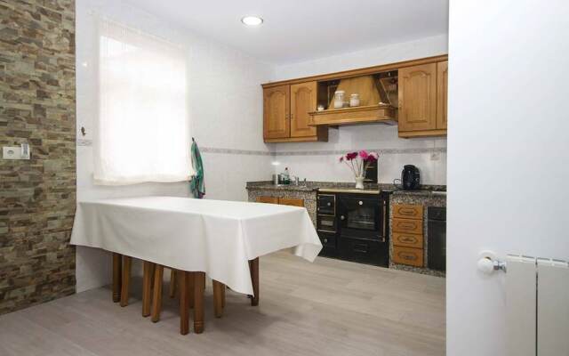 House - 3 Bedrooms with WiFi - 107748