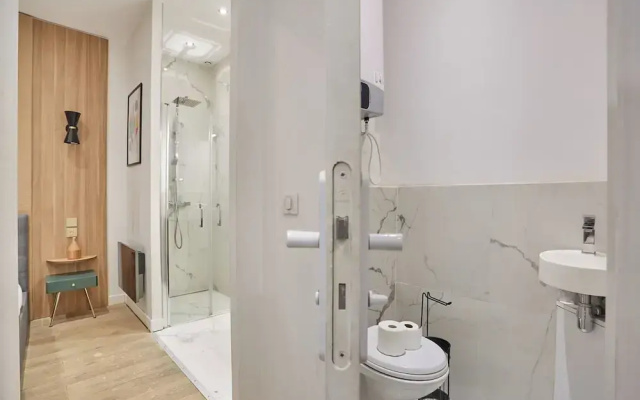 The Upper Marais Superb Apartment for 8 People