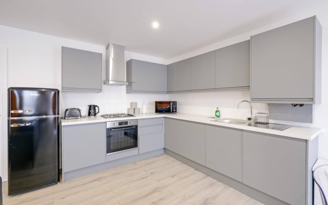 Luxury 1 & 2 bed Apartment free parking