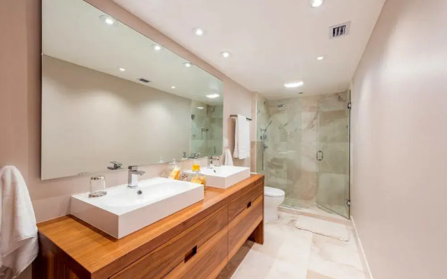 Roney Palace Condo Luxury Rentals